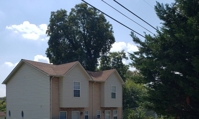 Knoxville House | Peaceful Beautiful Townhouse