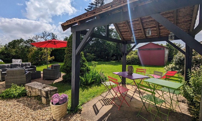 Brives Cottage | Peaceful Berry retreat with garden and fireplace