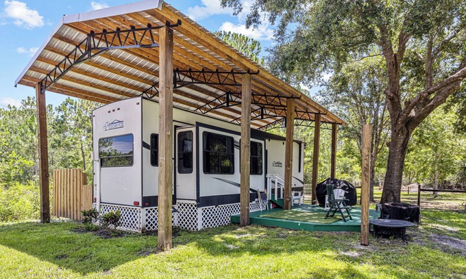 Pierson House | Peaceful caravan with AC in charming Pierson