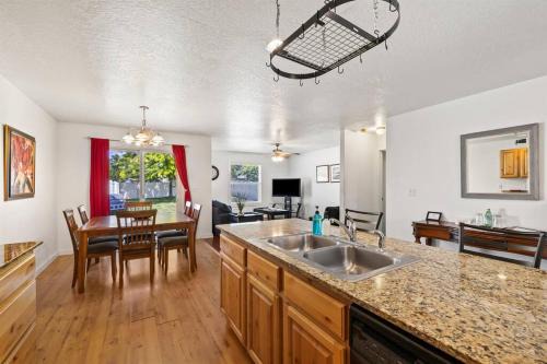 Meridian House | Peaceful & Comfy Single Level Town Home (90)