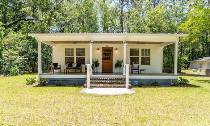 Pigeon Point House | Peaceful cottage close to downtown Beaufort, SC