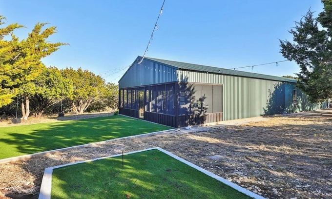 Buffalo Gap House | Peaceful Country Hideaway in a 2BR Barndominium – Minutes from Everything