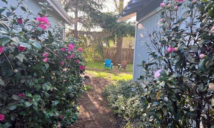 Hood River House | Peaceful dog friendly 3-bedroom house in fabulous Hood River with AC