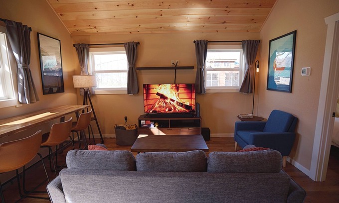Andrews Cabin | Peaceful, fully-stocked creekside cabin nestled in the Blue Ridge Mountains