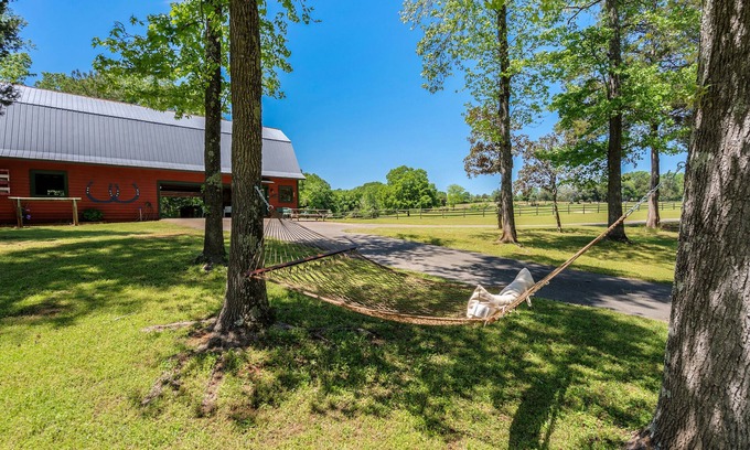 Athens House | Peaceful Getaway for Life's Simple Pleasures