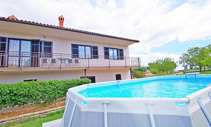 Sajini Apartment | Peaceful Holiday Apartment "Genio" in the Charming Village of Škitača