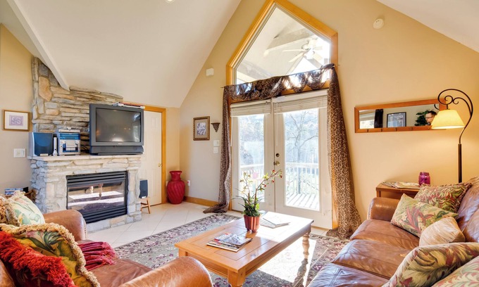 Lake Lure Cabin | Peaceful Lake Lure Cabin w/Fireplace!