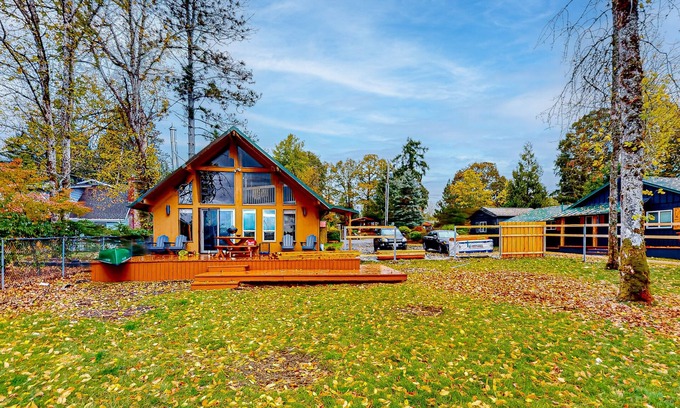 Silver Lake House | Peaceful lakeside home with wood-burning fireplace, patio, loft, & washer/dryer