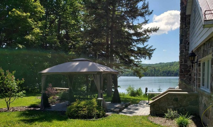 Mont-Tremblant Cottage | Peaceful Lakeview Cottage in Mont-Tremblant