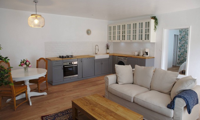 Arcay House | Peaceful Loire Valley Fig Tree Cottage