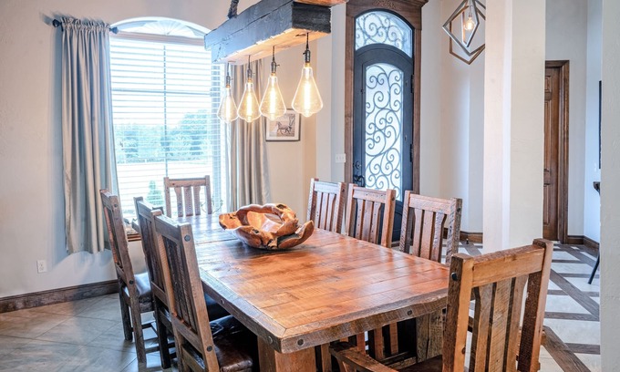 Pottawatomie County House | Peaceful Luxurious Ranch Family Reunion