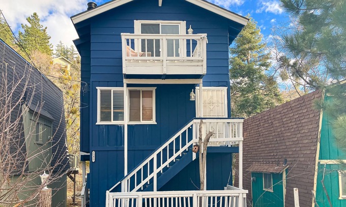 Arrowbear Lake Cabin | Peaceful mountain retreat with fireplace, balcony, & views - near skiing & lakes