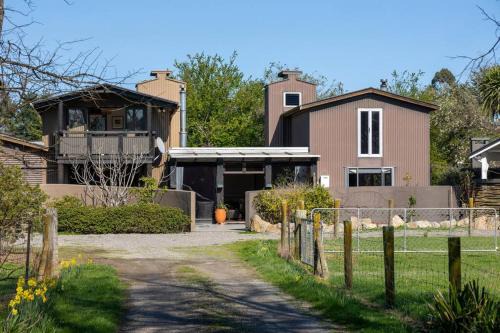Brightwater House | Peaceful Nelson getaway - spa pool, space & views