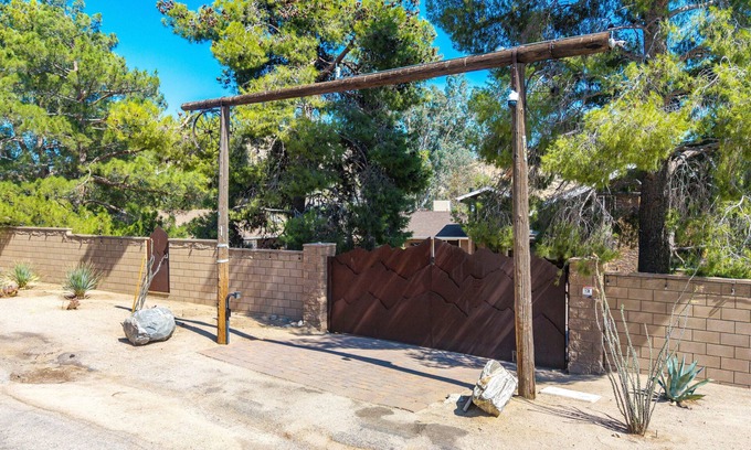 Morongo Valley House | Peaceful paradise awaits- Plenty of space for family, friends, or a retreat!