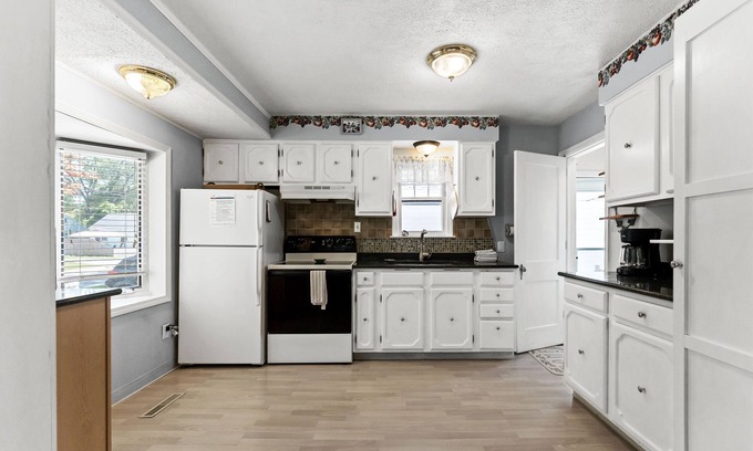 Lakeside House | Peaceful Pastel | 2 Bed, 2 Bath