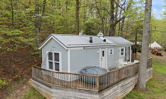 Stanton Cabin | PEACEFUL PASTURE CABIN WITH OPEN VIEWS OF HORSE-FIELD AND HOT-TUB