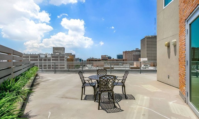Central Business District Hotel | Peaceful Penthouse in Downtown of NOLA