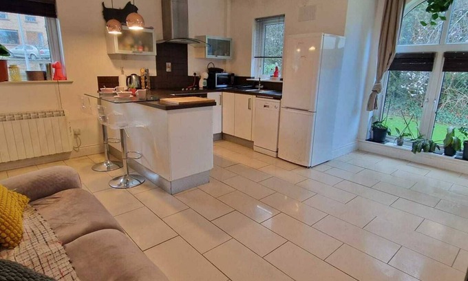 Dundrum Apartment | Peaceful & Pet Friendly, 200mtrs to Dundrum Centre