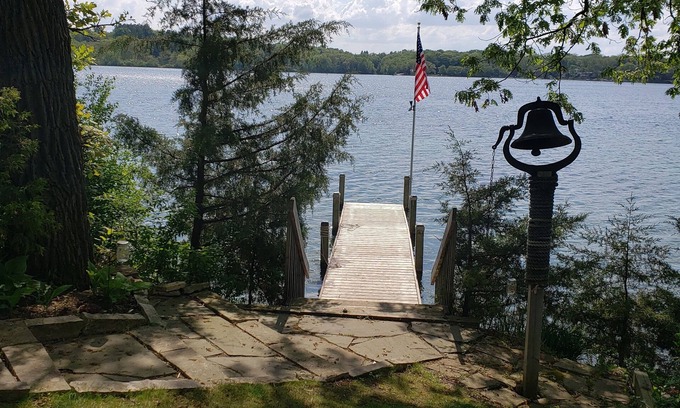 East Troy House | Peaceful & "Pleasant" Lake Retreat on "The Point"