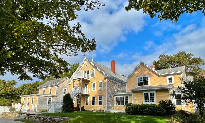 Hampton Condo | Peaceful private retreat a seven minute walk to the ocean