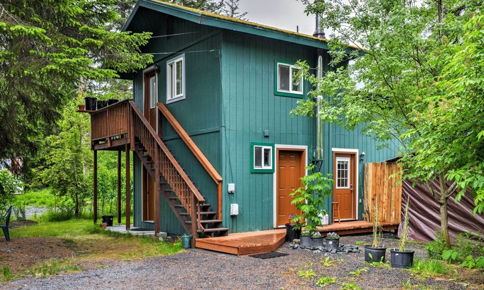 Bear Creek Apartment | Peaceful, Quiet Seward Apt w/Back Yard & Mtn Views