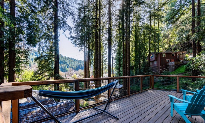 Rio Nido Cabin | Peaceful Redwood Hideaway - Hot Tub, A/C, Walk to Russian River and Downtown