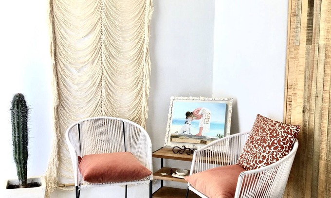 Cerritos House | Peaceful, Relaxed Beach Getaway, 2BD | Rooftop Patio + Large Courtyard | VIEWS!