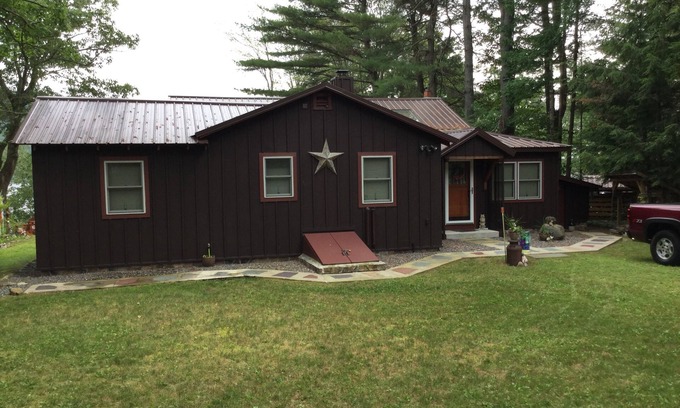 Day House | Peaceful relaxing getaway on the Great Sacandaga Lake.