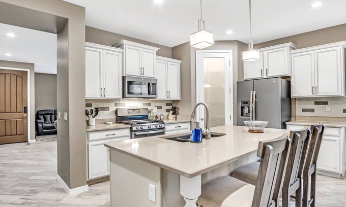Queen Creek House | Peaceful Residential 3 Bed 3 bath Home with Pool