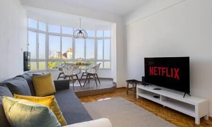 Alges Apartment | Peaceful River Views in Algés perfect for Families