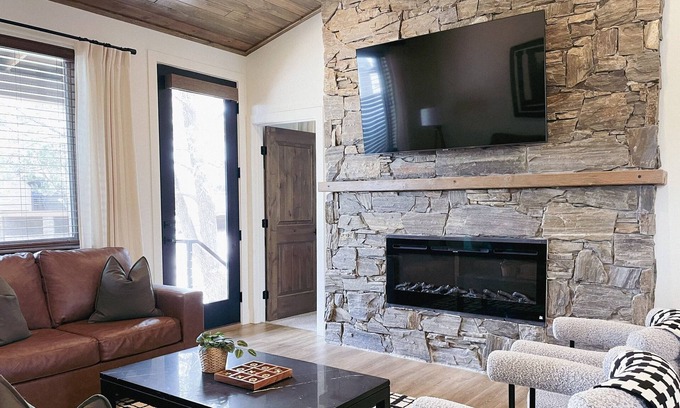 Torreon House | Peaceful Show Low Hideaway w/Fireplace & Deck