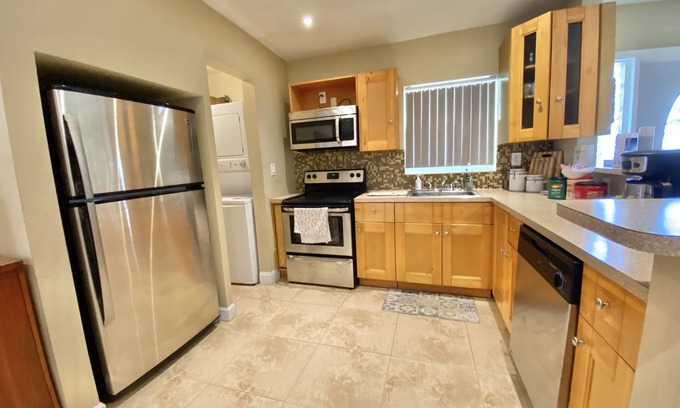 North Lauderdale House | Peaceful, Spacious & Bright Home King & Queen bed