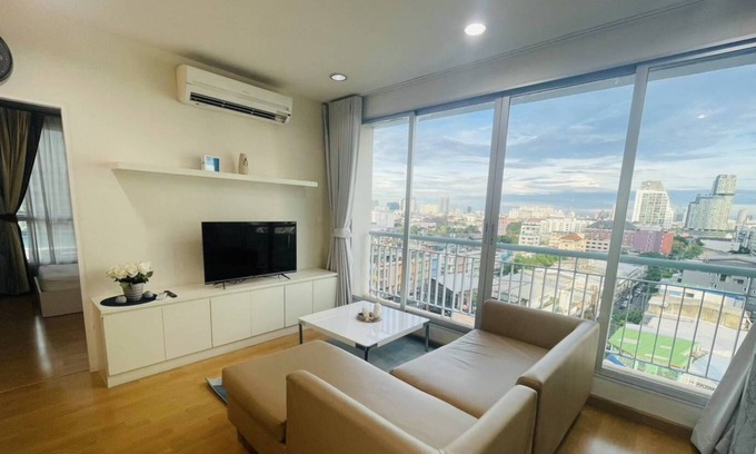 Phaya Thai Condo | Peaceful stay, 1 BTS stop to Ari + Workspace