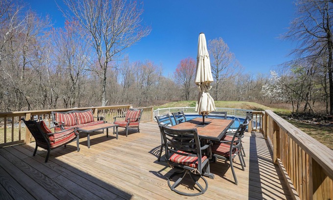 Albrightsville Villa | Peaceful Villa w Private POOL/AC/game room/loft/WiFi Sleep 9 ☀️, ⛱️