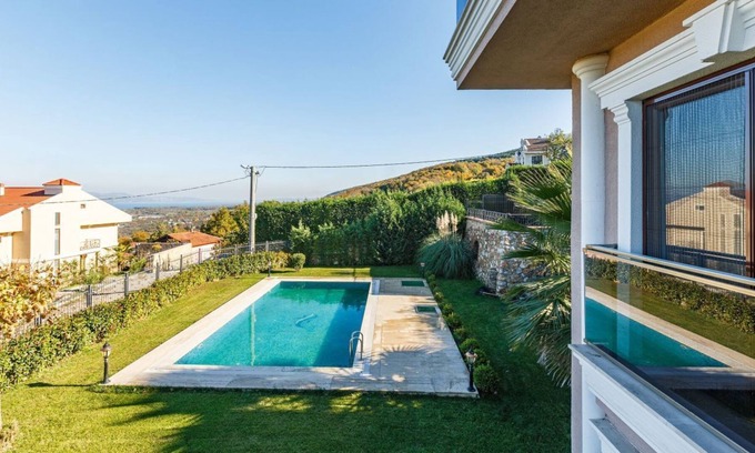 Masukiye Villa | Peaceful Villa with a Garden in Kartepe
