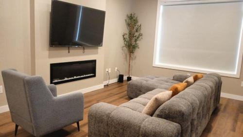 Southeast Edmonton House | Peaceful Wifi Tv Long Stays Family Friendly