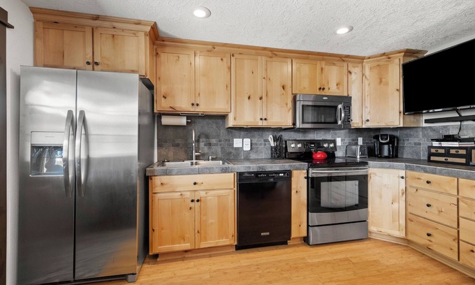 Alfalfa House | Peaceful Wilderness Retreat! 1 BDR East of Bend, Close to Hiking Trails