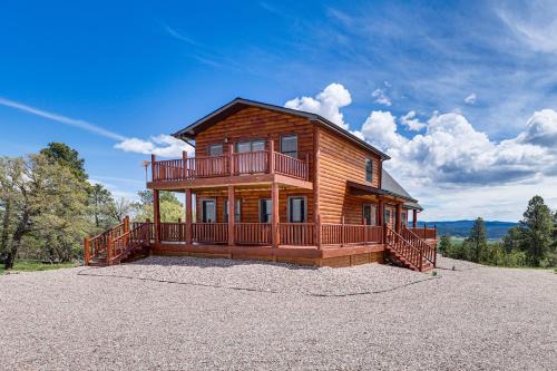 Sundance House | Peaceful Wyoming Cabin with Spacious Deck and Wet Bar!