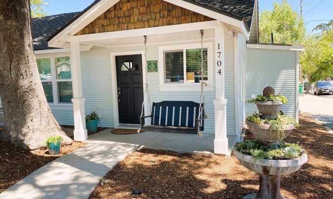Paso Robles House | Peacock on Park! 3 Bedroom Downtown Paso Robles