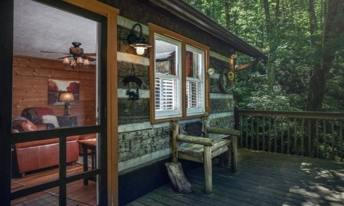 Blowing Rock Cabin | PEACOCK RIDGE Great location, minutes from Blowing Rock and Appalachian Ski Mtn!