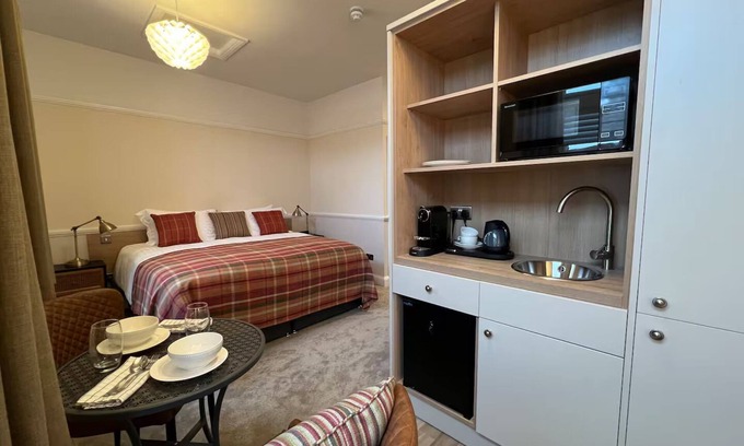 Padfield Apartment | Peak District Gateway | Glossop Urban Sanctuary|Pass the Keys