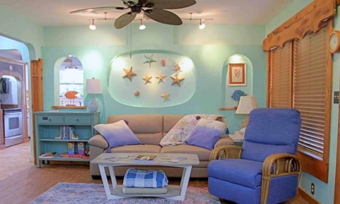 Carrabelle Cottage | Pearl of Carrabelle Dog friendly, close to restaurants, shops and beach.