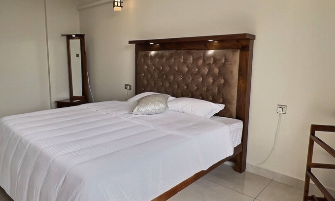 Mount Lavinia Apartment | Pearly Ocean View Guest Apartment