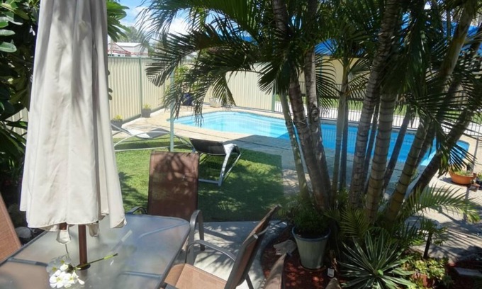 Bowen Hotel | Pearly Shell Motel
