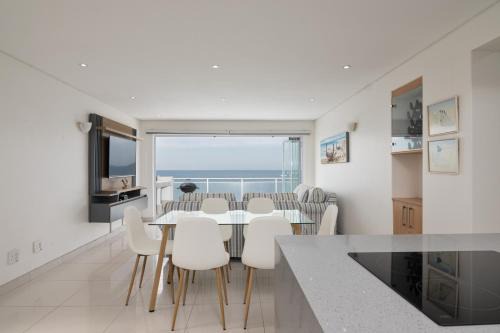 Shaka's Rock Apartment | Pebble Beach 6