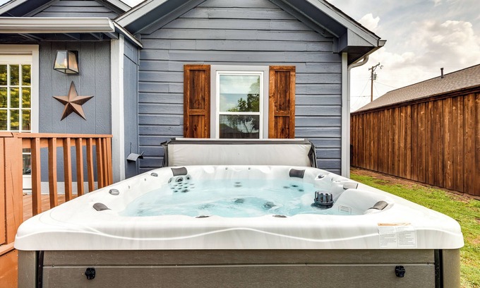Frisco Cottage | Pecan Blue Frisco Home w/Private Yard & Hot Tub
