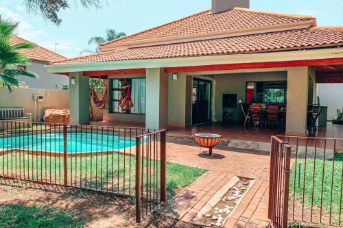 Hartbeespoort Villa | Pecanwood Golf Estate Home - Hartbeespoort