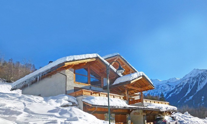 Peisey-Nancroix Ski Chalet | Peisey Chalet with Balcony Views