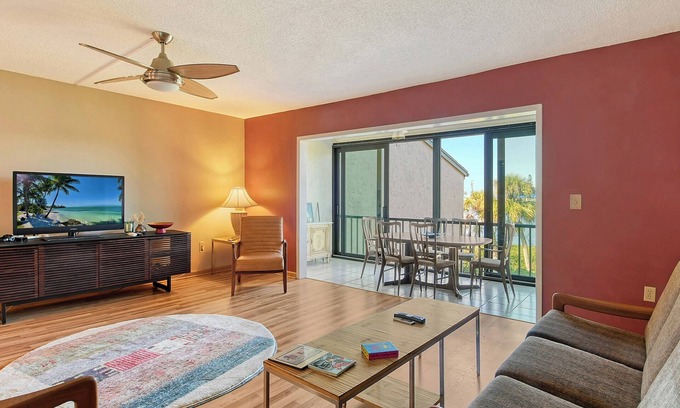 Vamo Condo | Pelican Cove Condominium unit 204