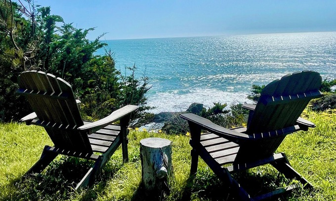 Gualala House | Pelican Point - Oceanfront Blufftop on 1 Acre, Hot Tub, Dog Friendly!